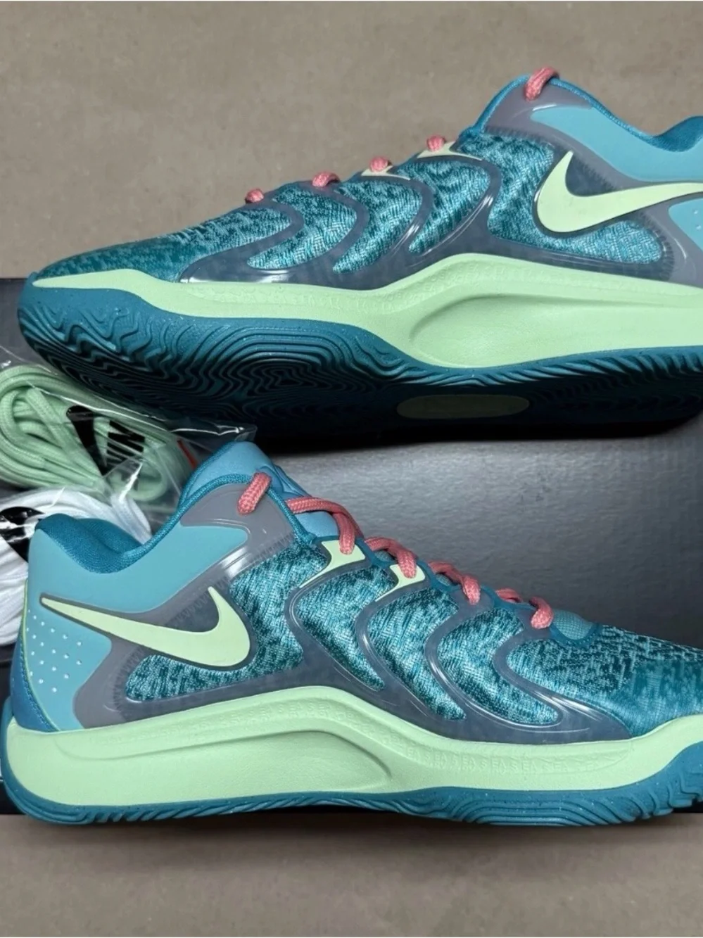 Nike Jonquel Jones x KD 17 Bahamas Women’s size 11 Basketball Shoes NEW!